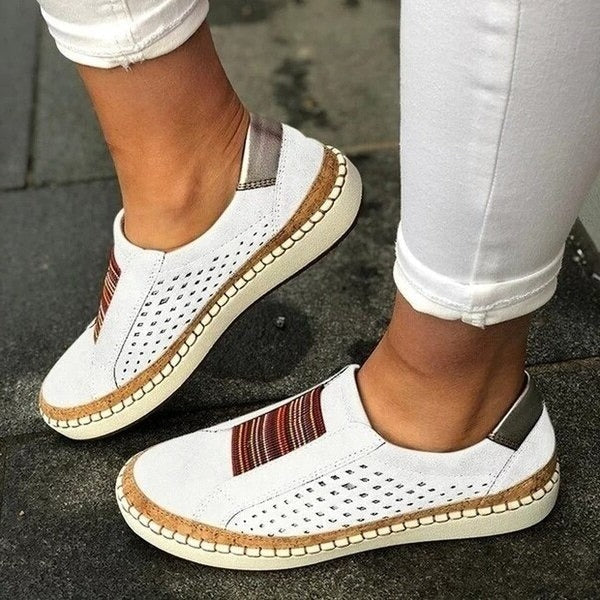 Elle-Monde.com propose une gamme variée de chaussures pour femmes, y compris des chaussures à double boucle, des chaussures d'été et des chaussures de marche. Trouvez votre paire parfaite dès aujourd'hui!